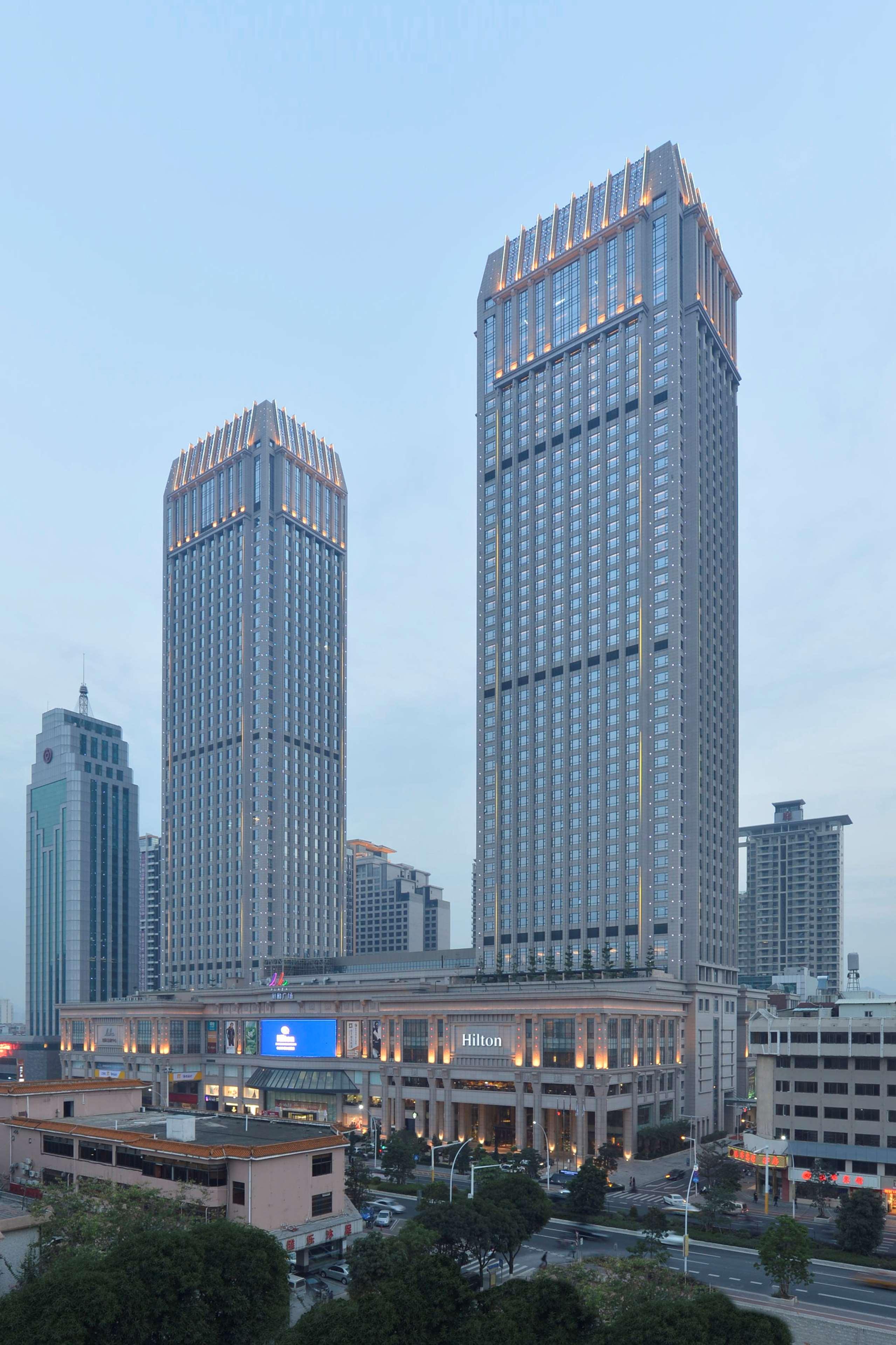 Hilton Zhongshan Downtown Exteriör bild