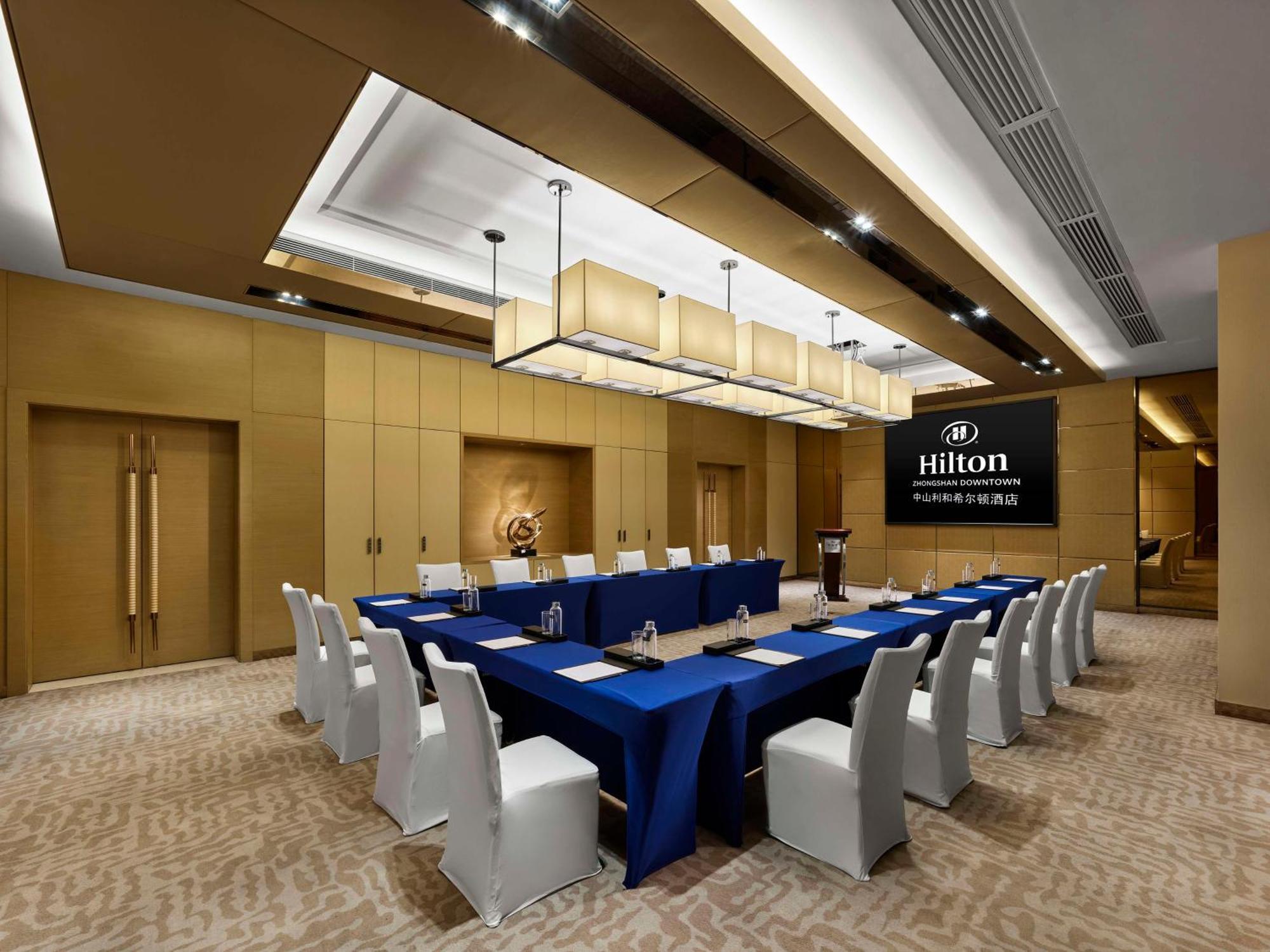 Hilton Zhongshan Downtown Exteriör bild