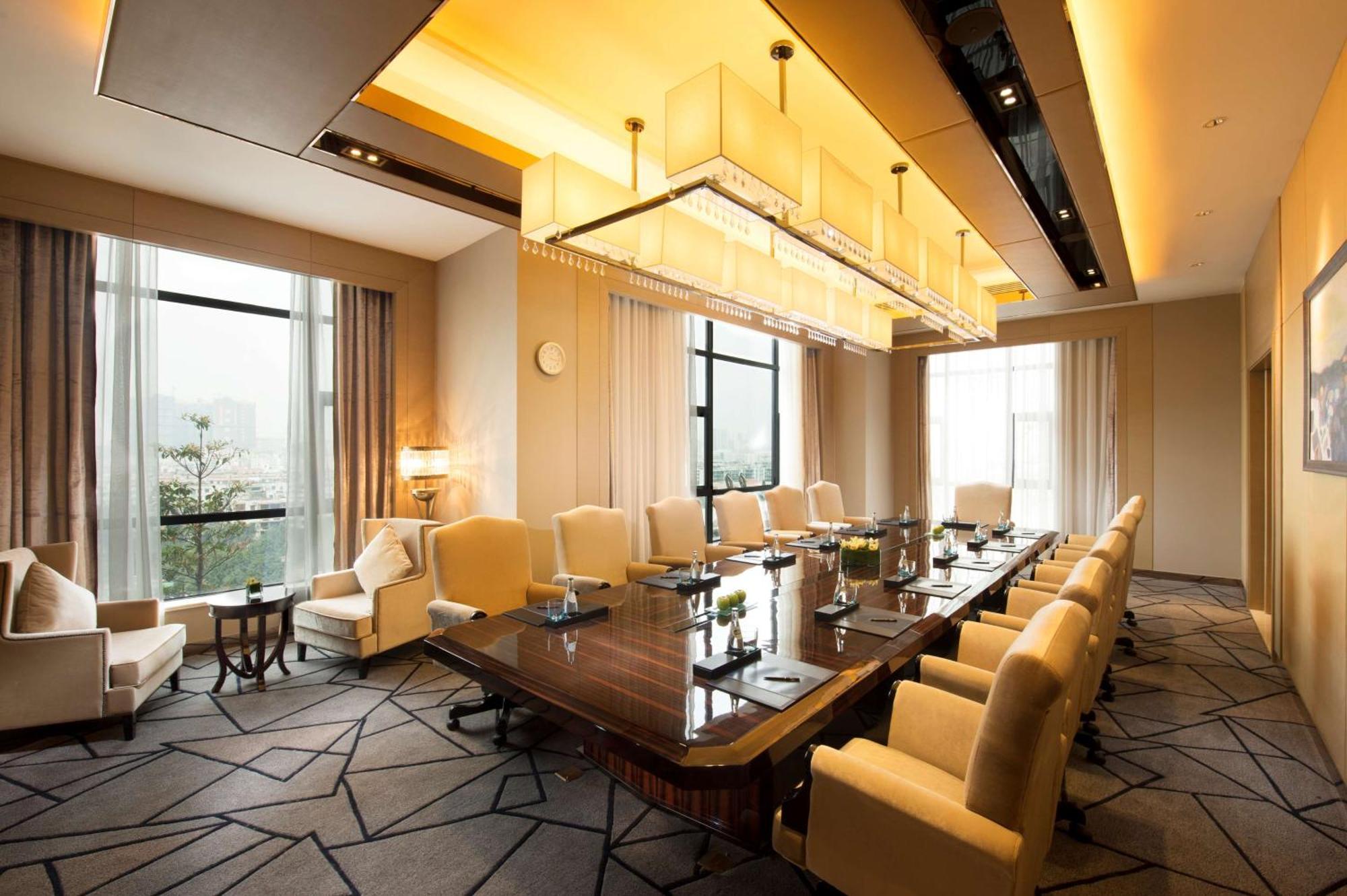Hilton Zhongshan Downtown Exteriör bild