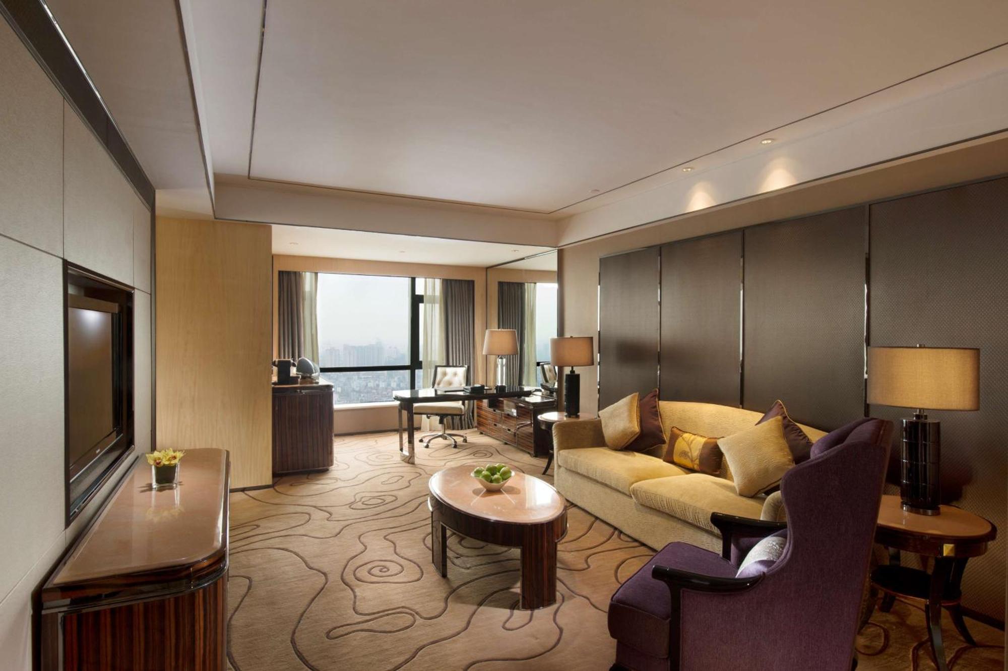 Hilton Zhongshan Downtown Exteriör bild